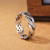 Intertwined water ripples ring
