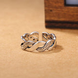Intertwined water ripples ring
